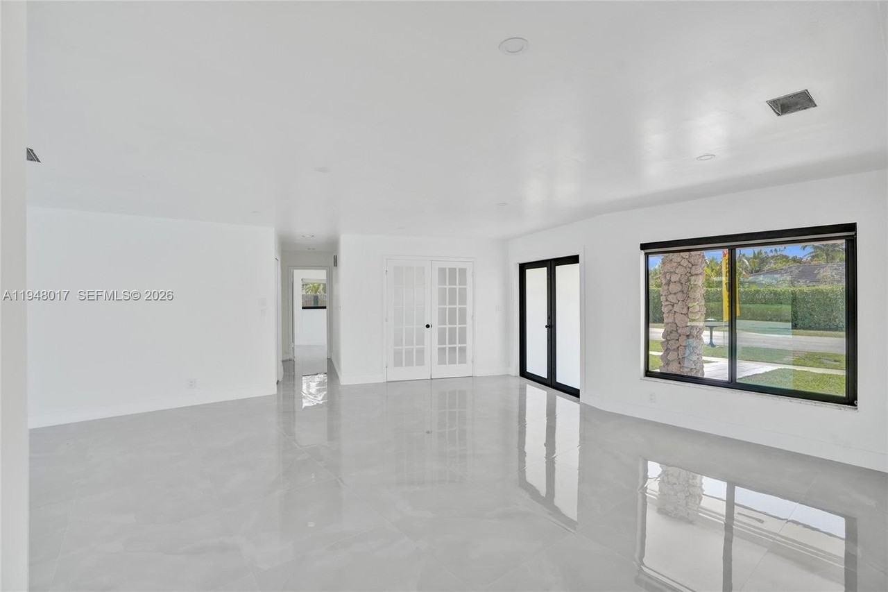 16653 Golfview Dr - Photo 4 of 46