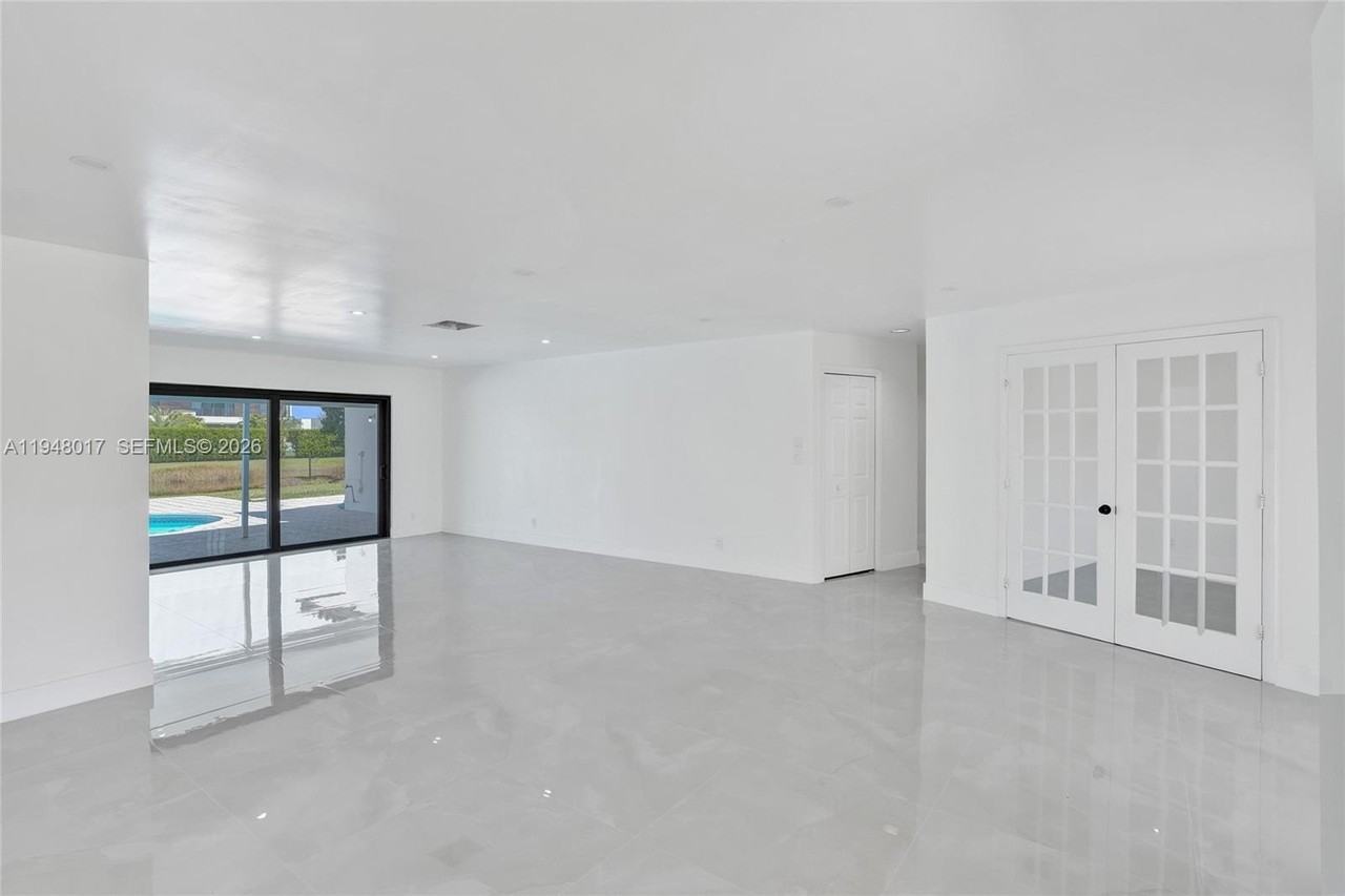 16653 Golfview Dr - Photo 5 of 46