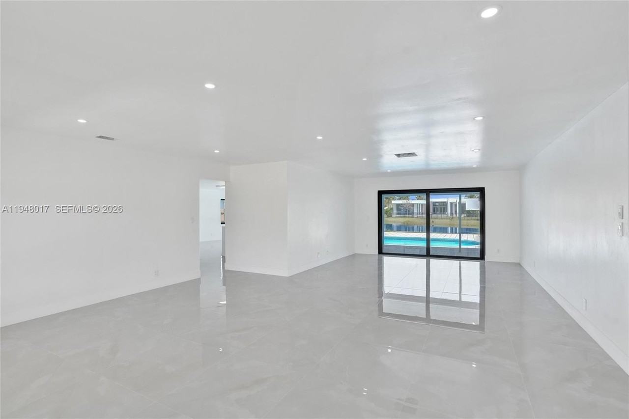 16653 Golfview Dr - Photo 6 of 46