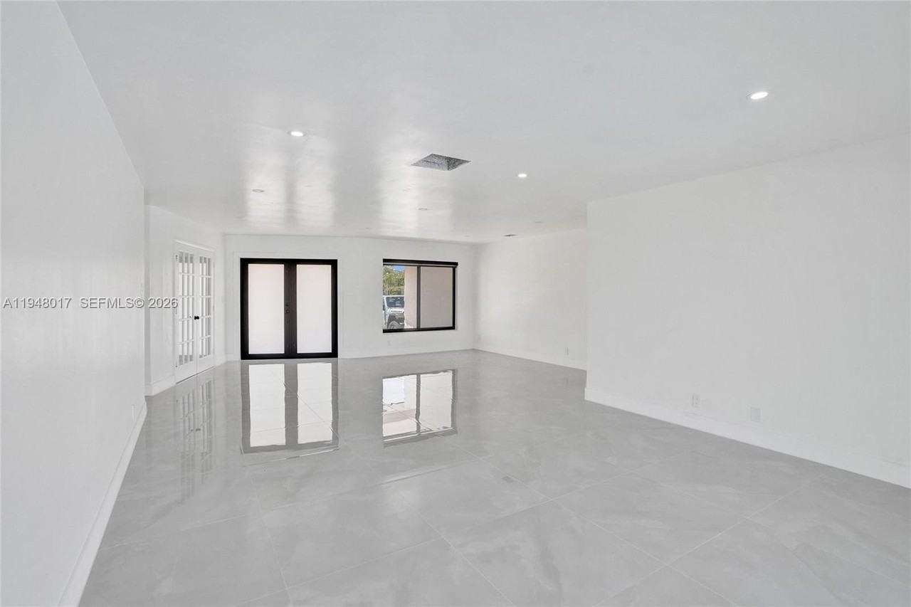 16653 Golfview Dr - Photo 7 of 46