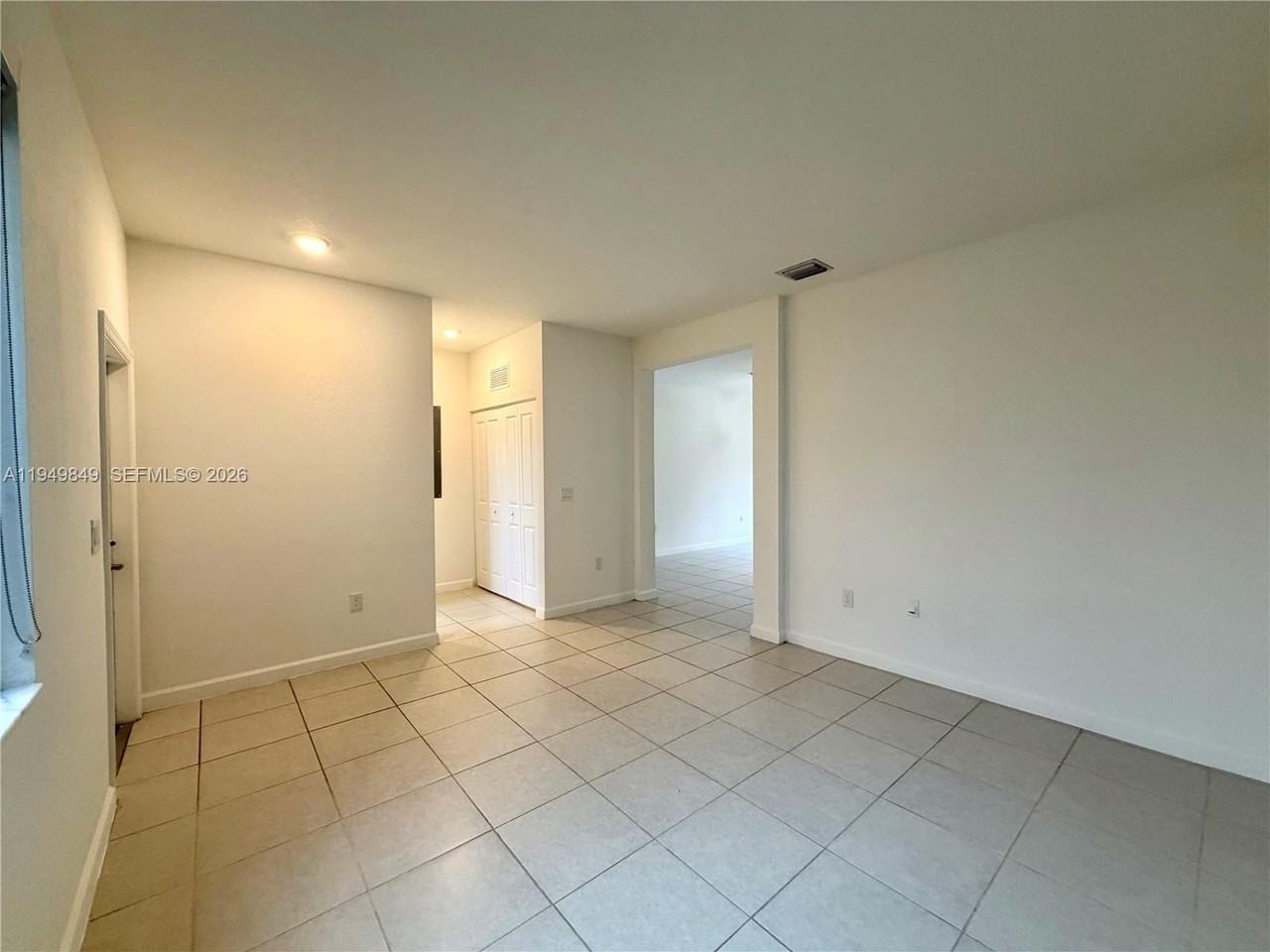 21050 Ne 8th Ave - Photo 2 of 32