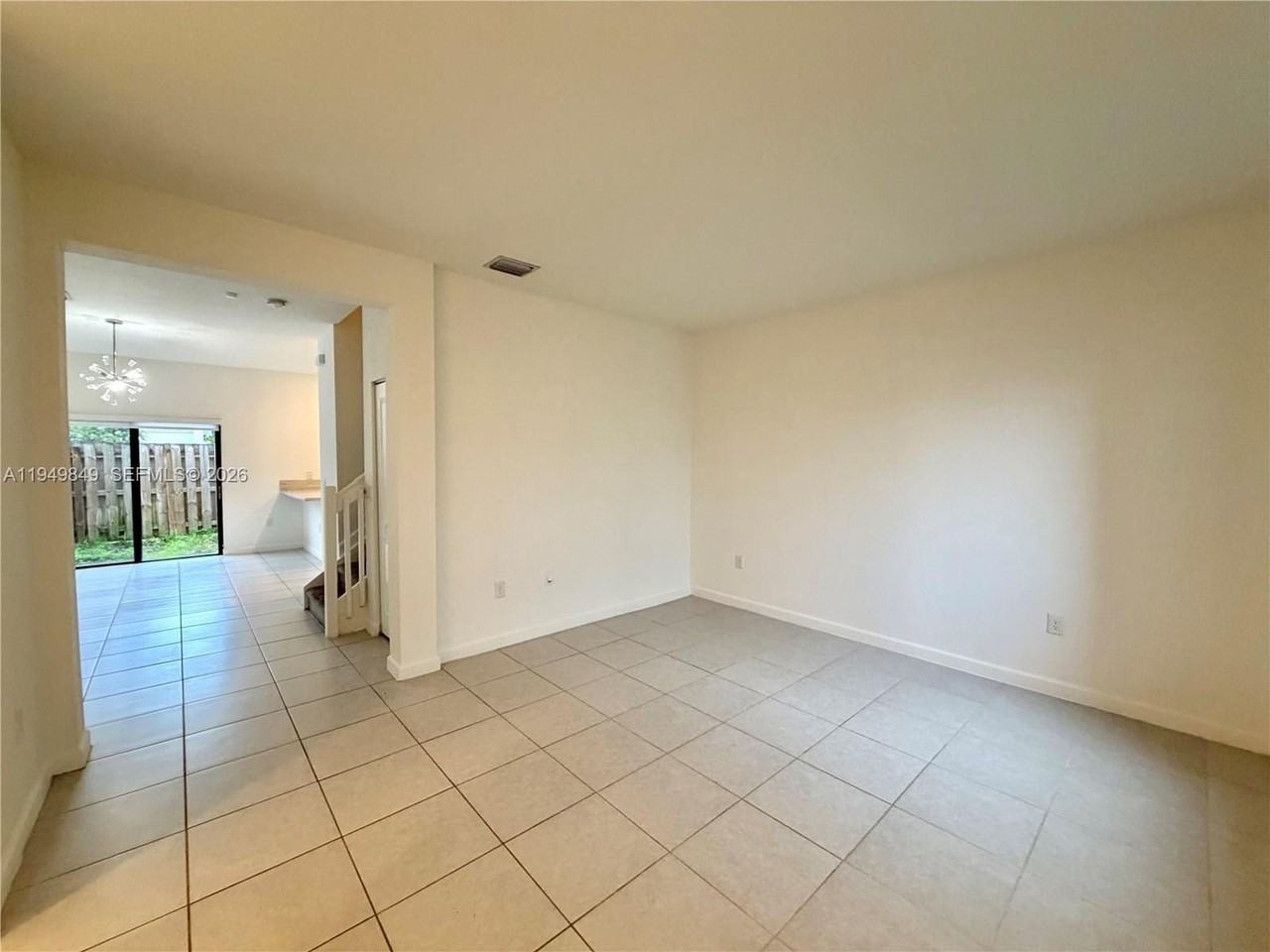 21050 Ne 8th Ave - Photo 4 of 32