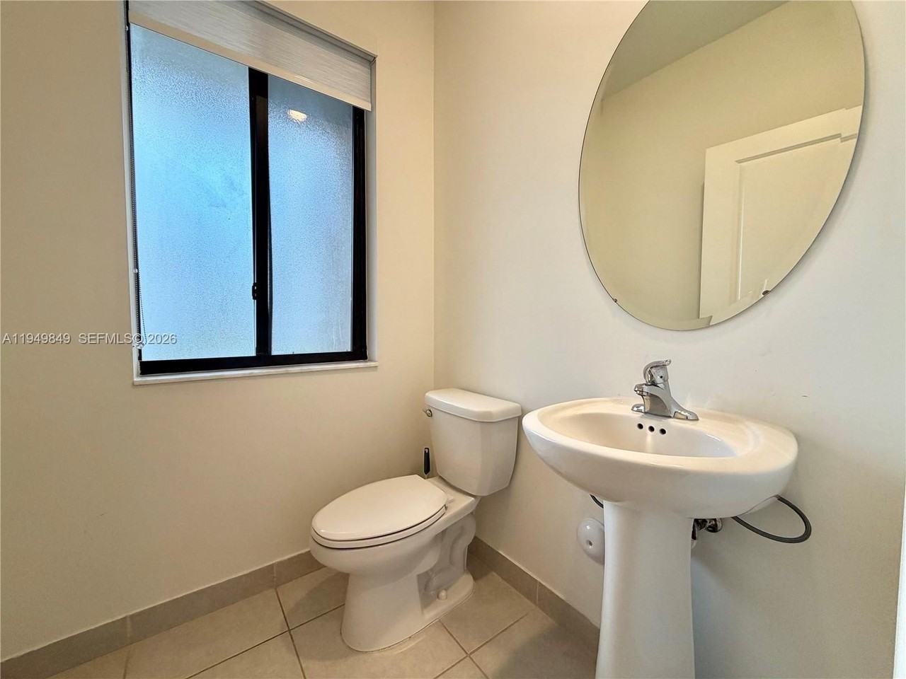 21050 Ne 8th Ave - Photo 5 of 32