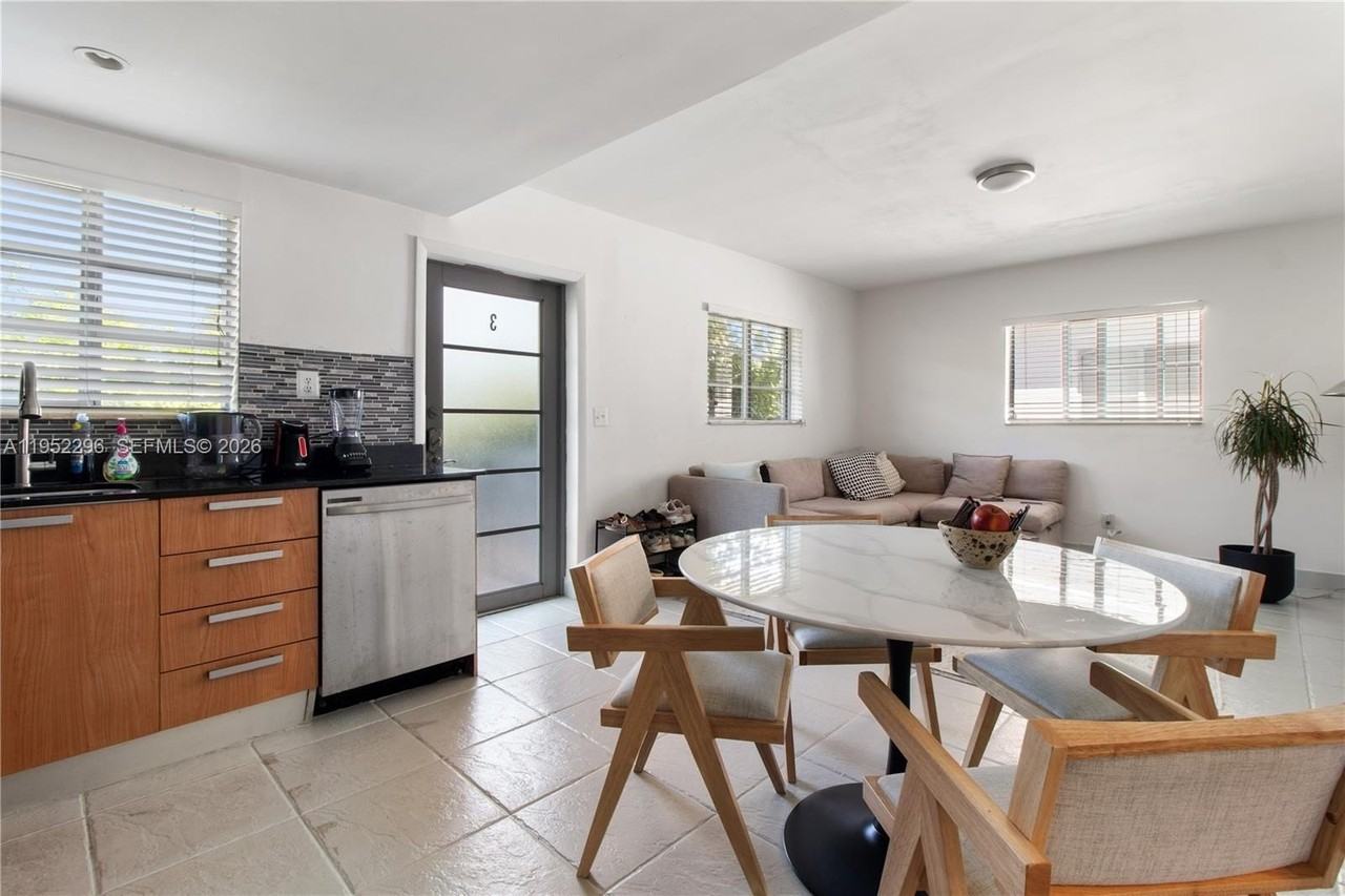 1050 7th St #1050-3 - Photo 3 of 11