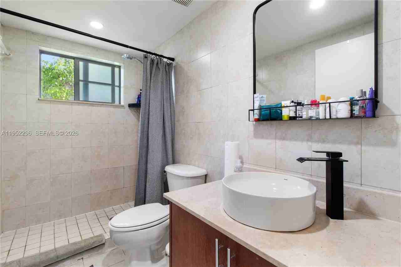 1050 7th St #1050-3 - Photo 5 of 11