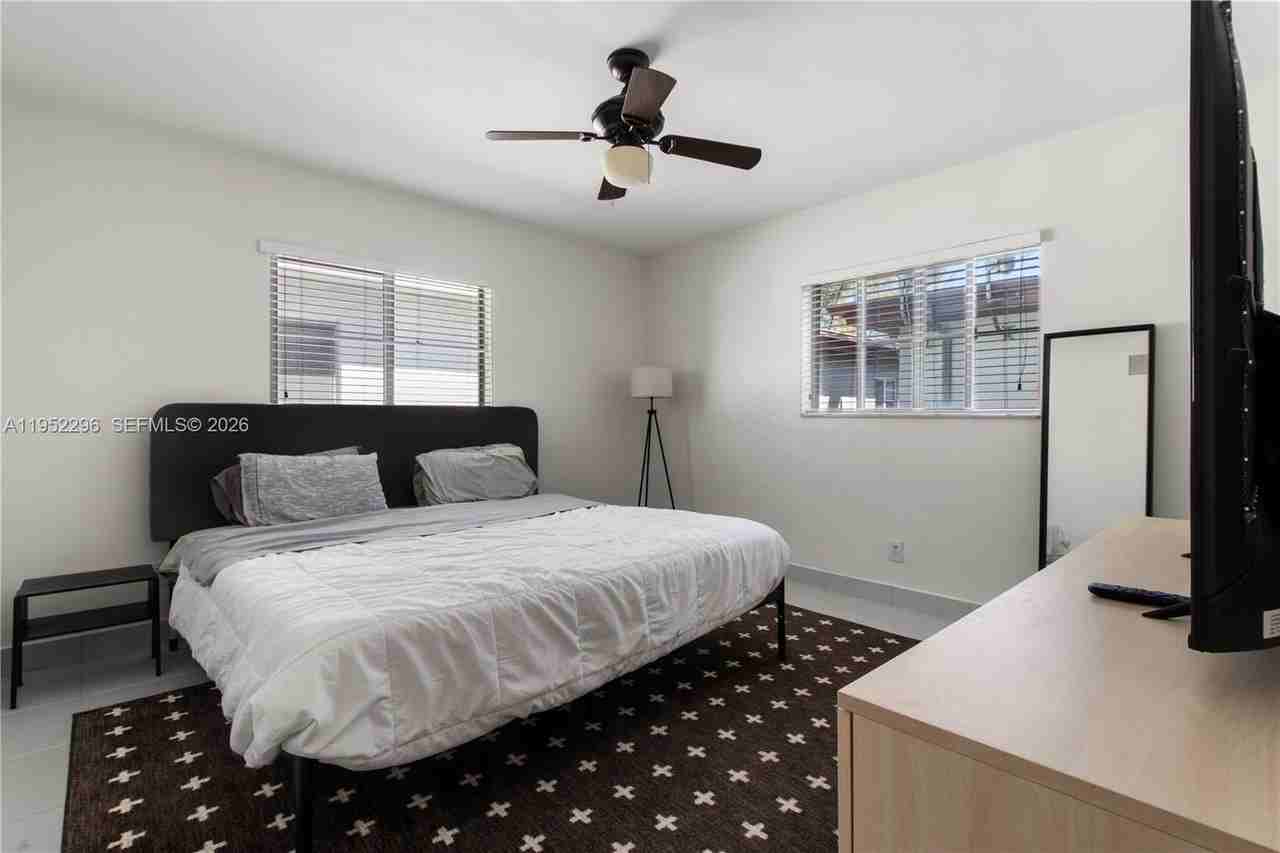 1050 7th St #1050-3 - Photo 7 of 11
