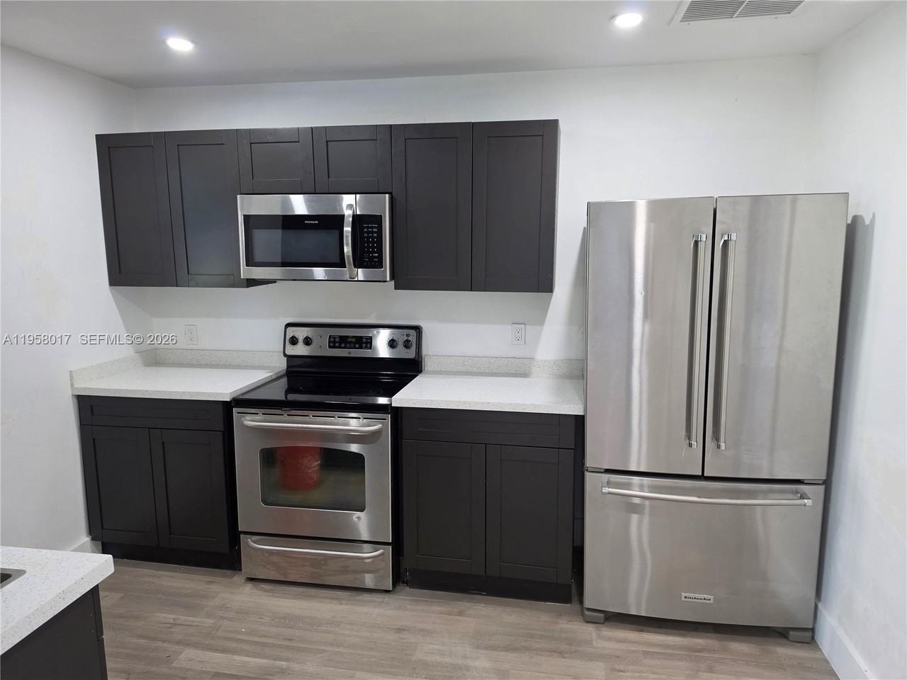 4616 Sw 33rd Ave - Photo 6 of 10