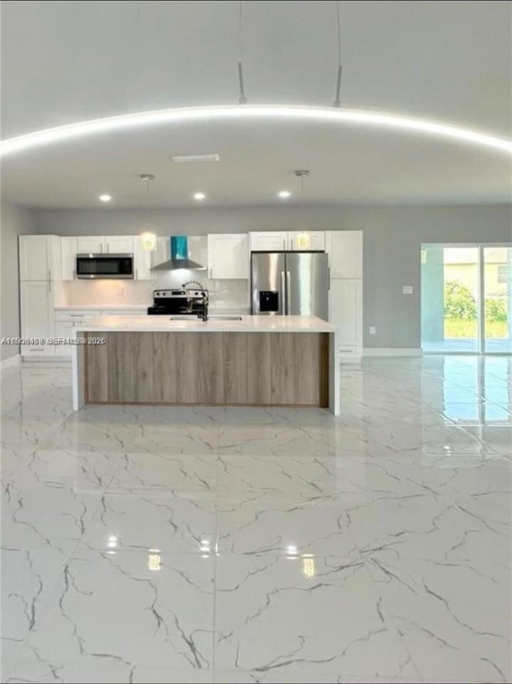 868 Cervantes St E - Photo 4 of 18