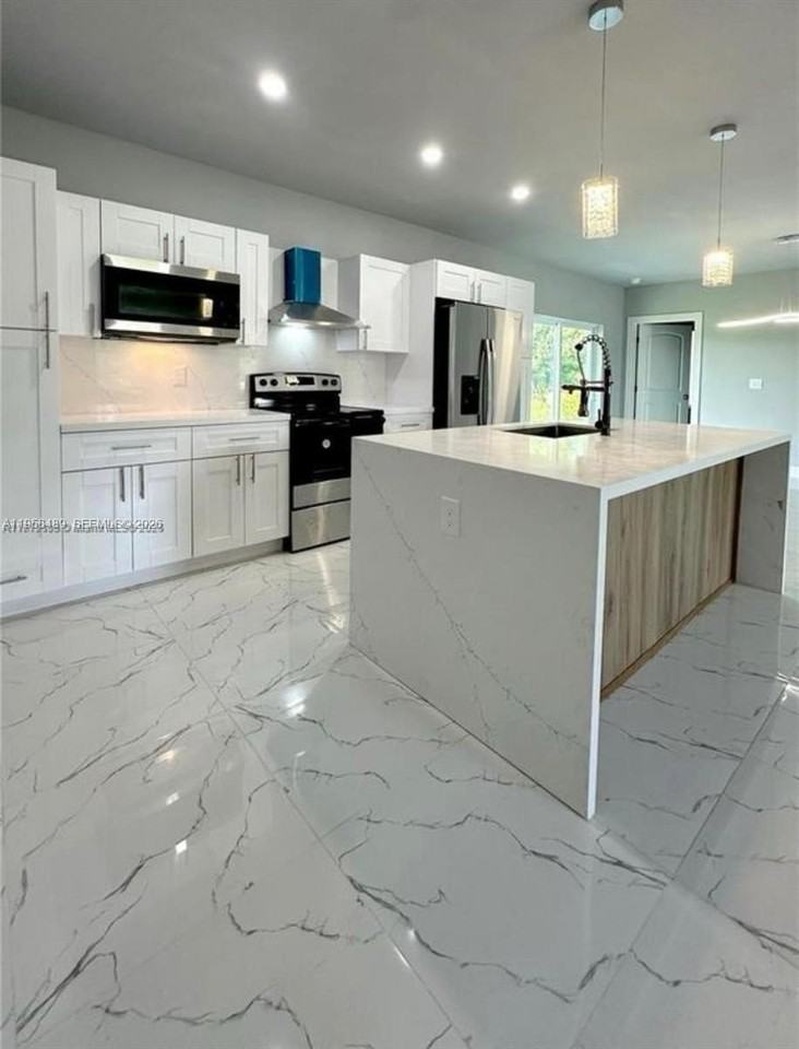 868 Cervantes St E - Photo 5 of 18