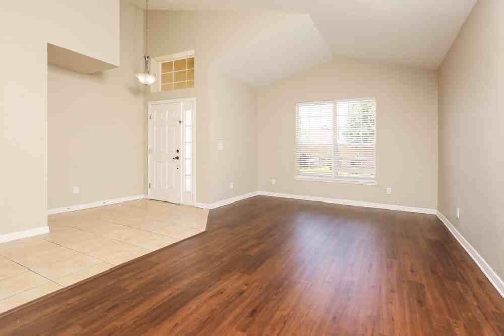 2101 Woodsedge Dr - Photo 5 of 17