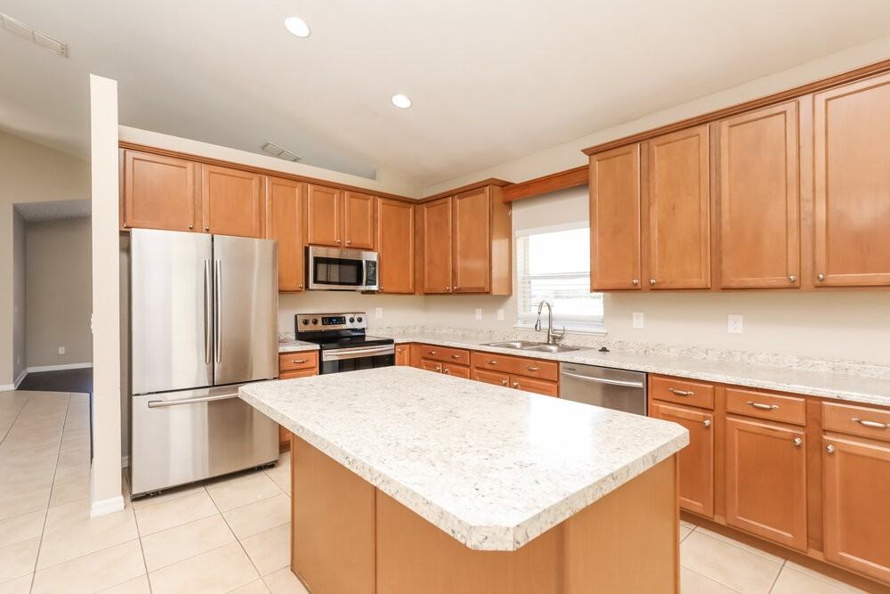 2101 Woodsedge Dr - Photo 7 of 17