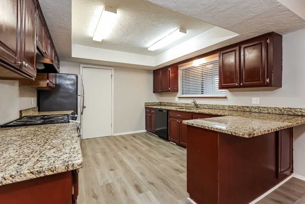 801 Nw 139th St - Photo 6 of 25