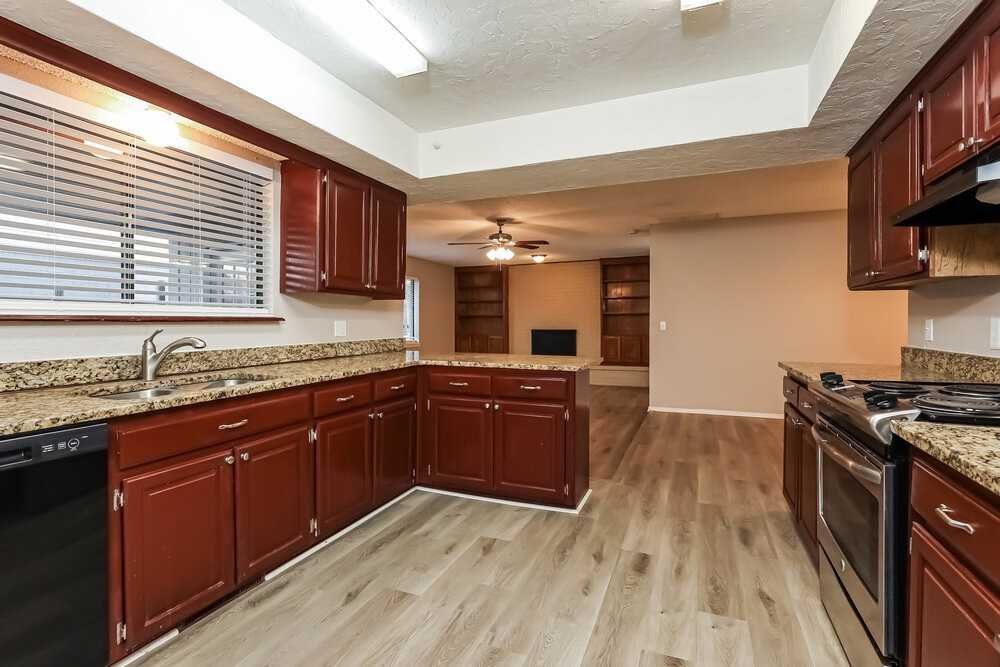 801 Nw 139th St - Photo 7 of 25