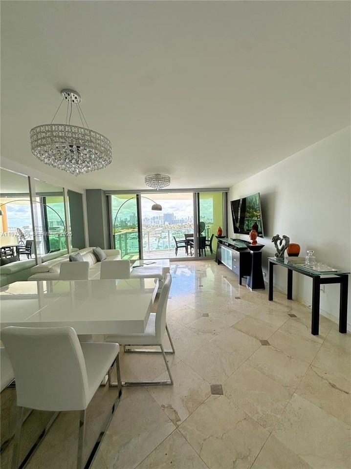 1455 Ocean Dr #1211 - Photo 3 of 18