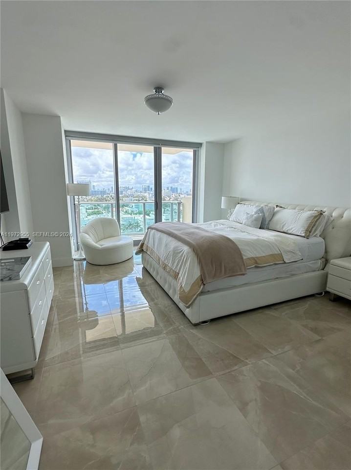 1455 Ocean Dr #1211 - Photo 5 of 18