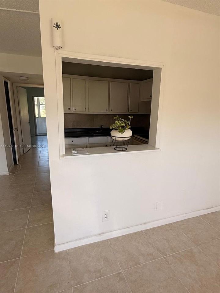 210 Canterbury J #210 - Photo 7 of 13