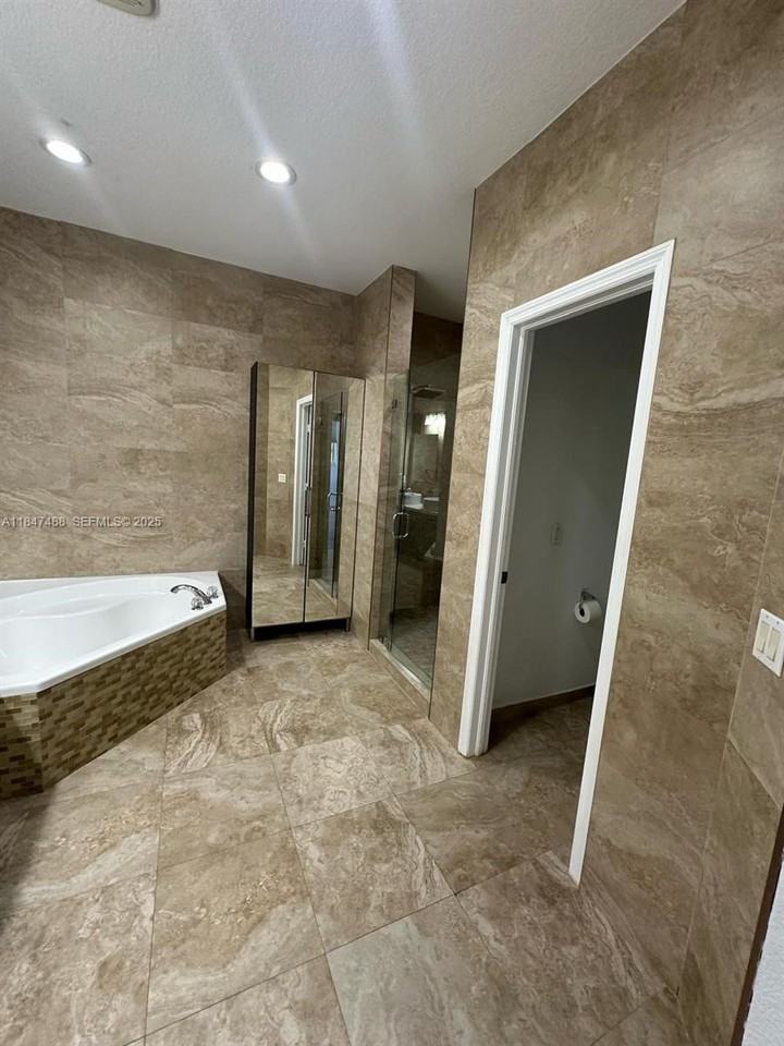 7454 Northwest 112th Place #0 - Photo 6 of 24