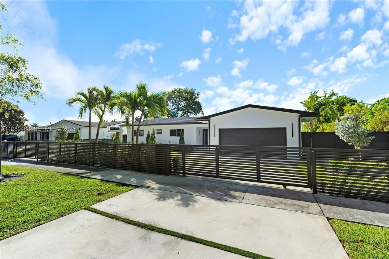 1840 Ne 199th St - Photo 2 of 25