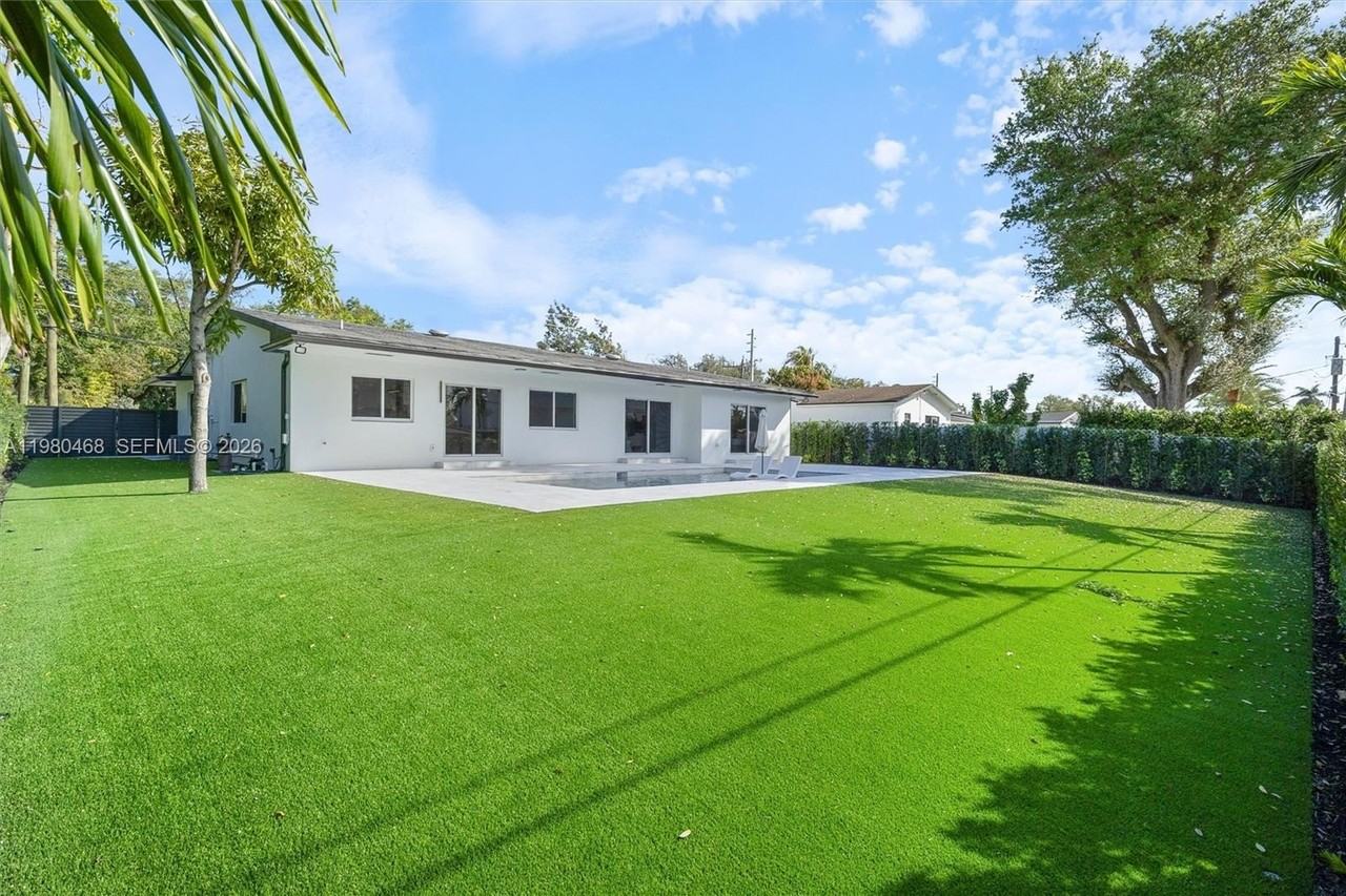 1840 Ne 199th St - Photo 5 of 25