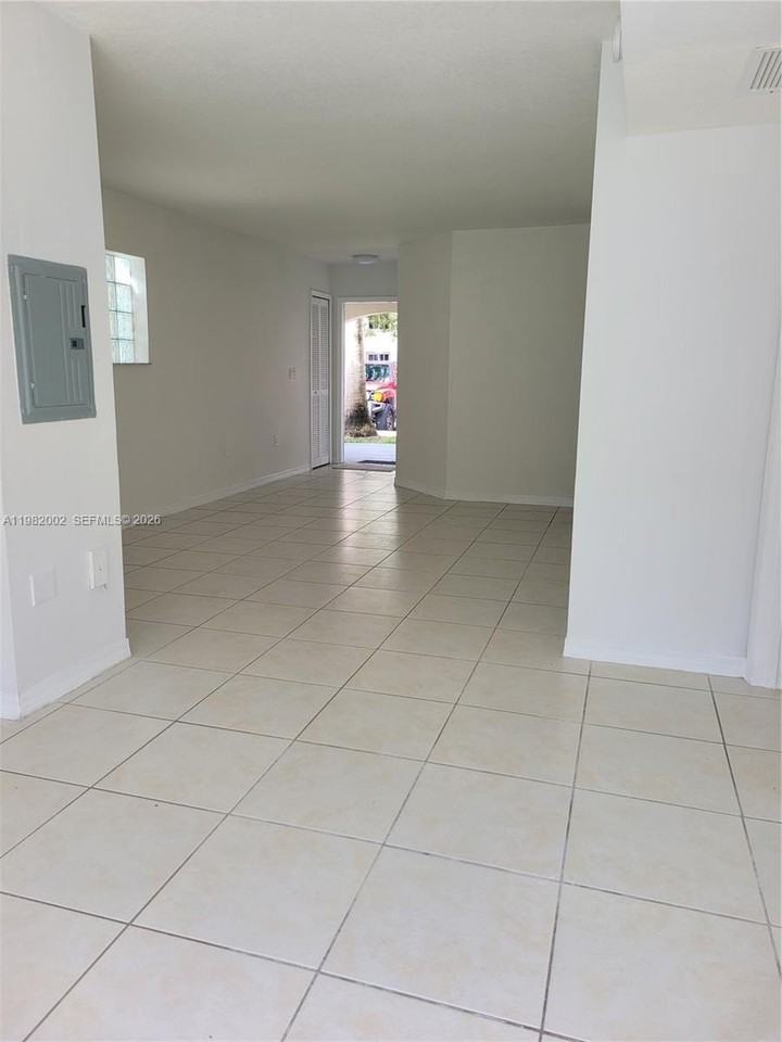 2921 Se 13th Ave #106-48 - Photo 3 of 23