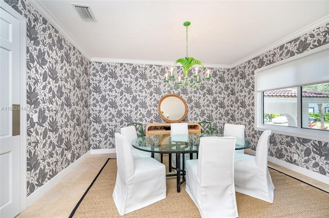 760 Glenridge Rd - Photo 2 of 50