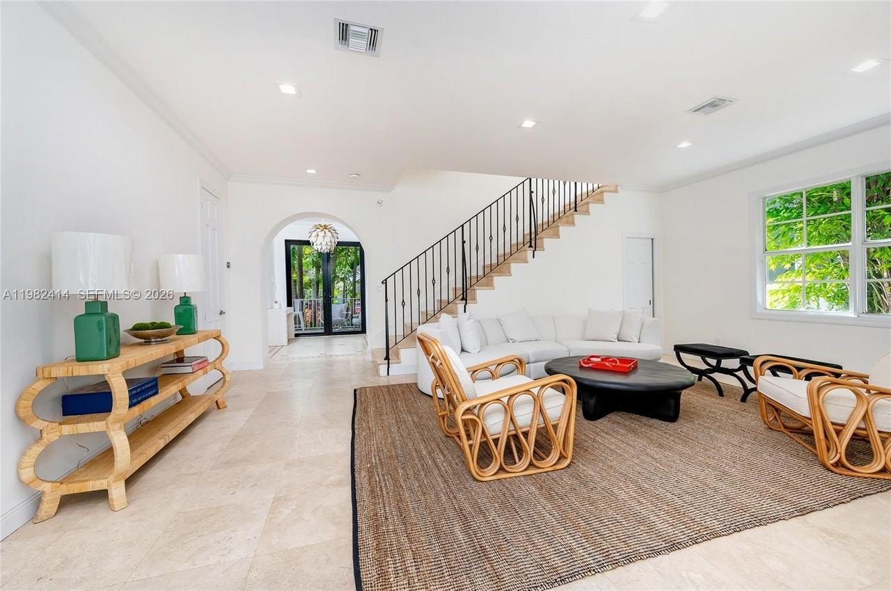 760 Glenridge Rd - Photo 7 of 50