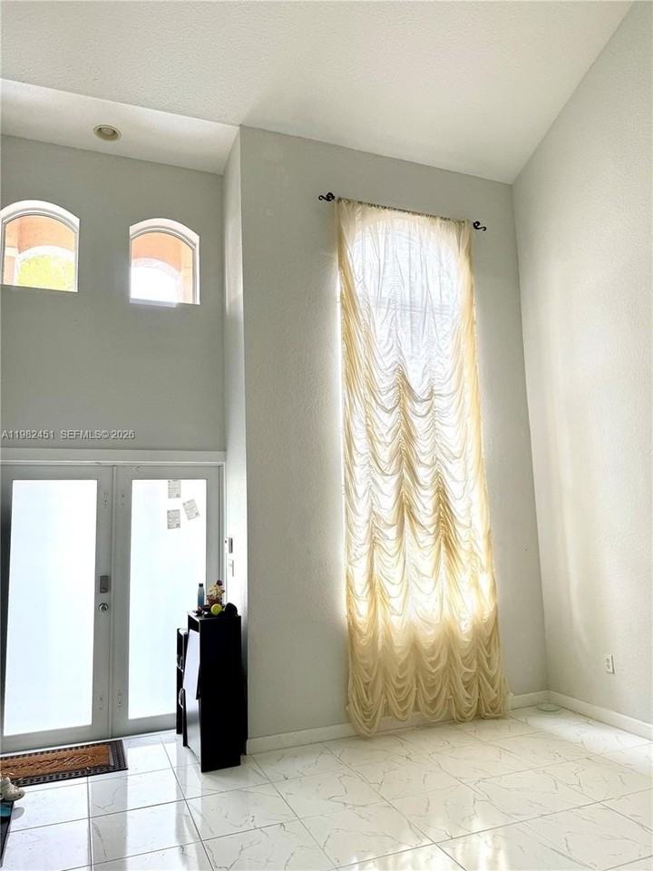 11210 Nw 73rd Ter #11210 - Photo 5 of 17