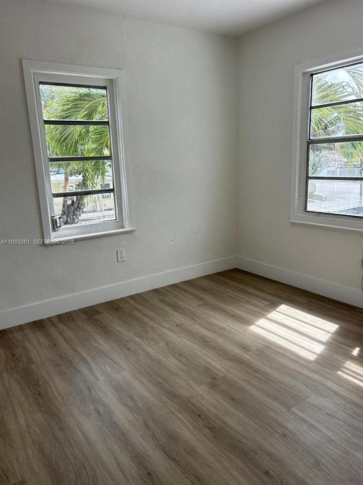 2908 Nw 14th Ct #1 - Photo 5 of 11