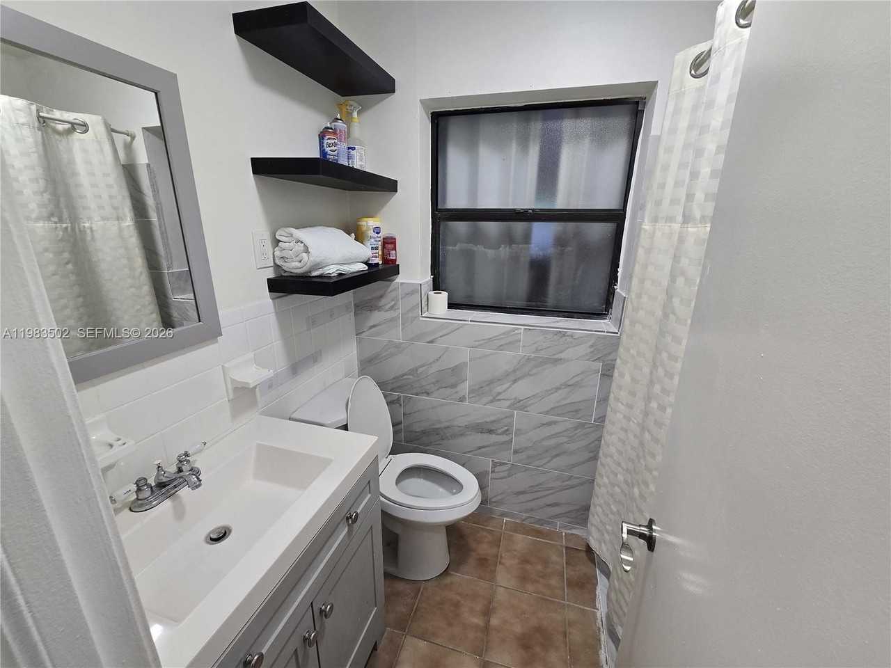 704 Sw 2nd Ave - Photo 4 of 9