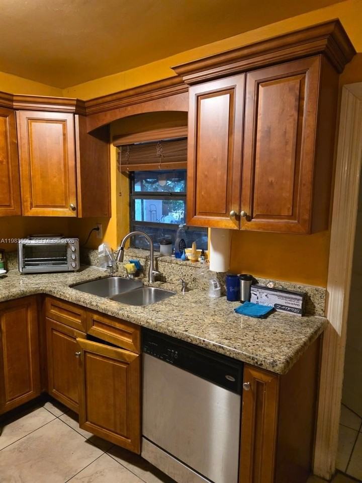 620 Nw 199th St #0 - Photo 5 of 17