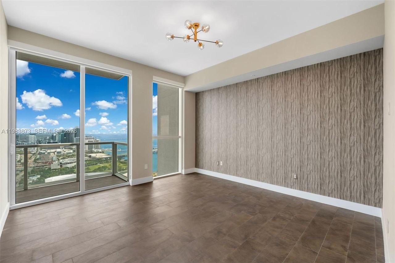 244 Biscayne Blvd - Photo 5 of 41