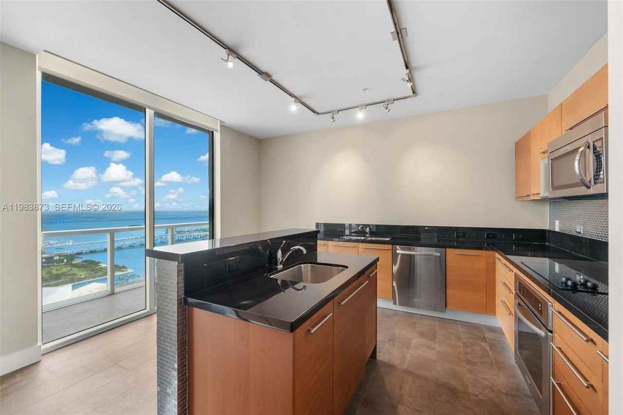 244 Biscayne Blvd - Photo 6 of 41
