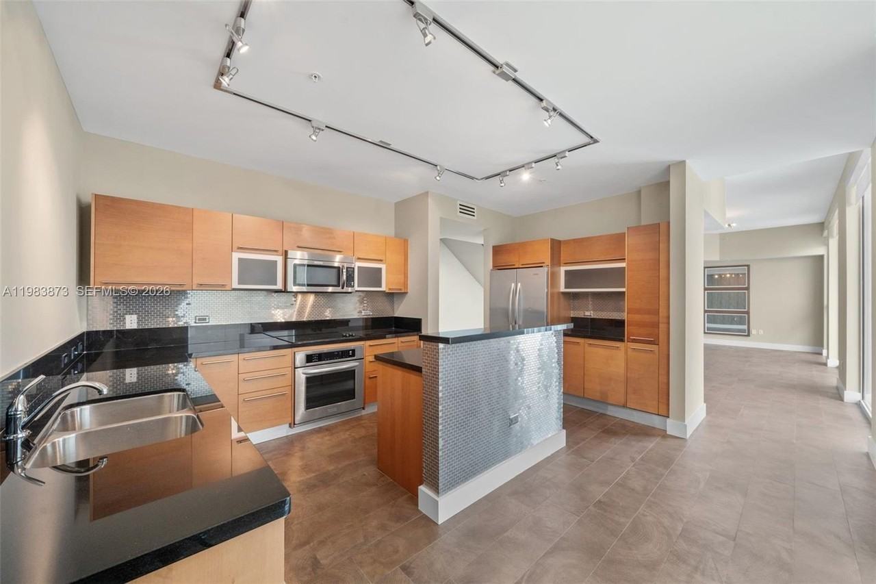244 Biscayne Blvd - Photo 7 of 41