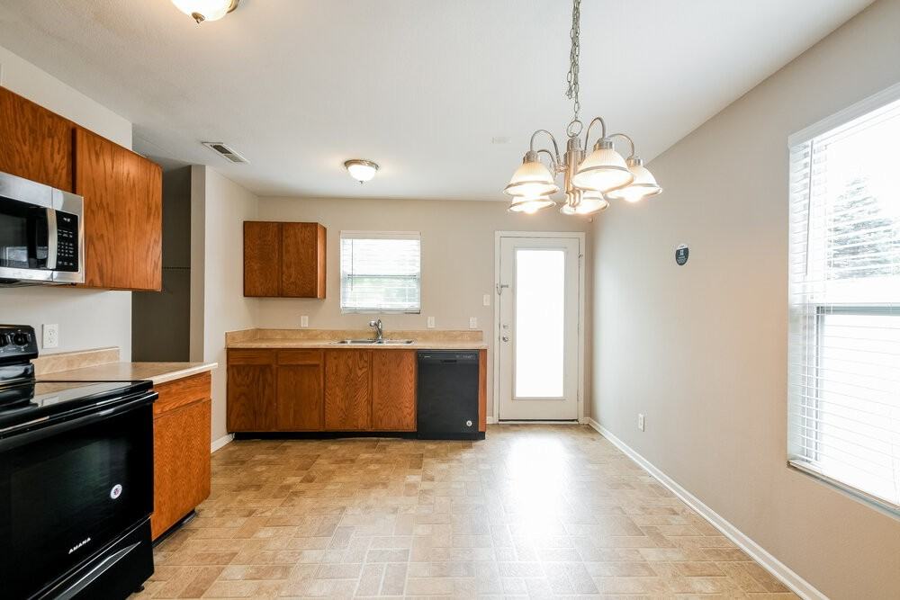 8039 Bach Dr - Photo 5 of 16