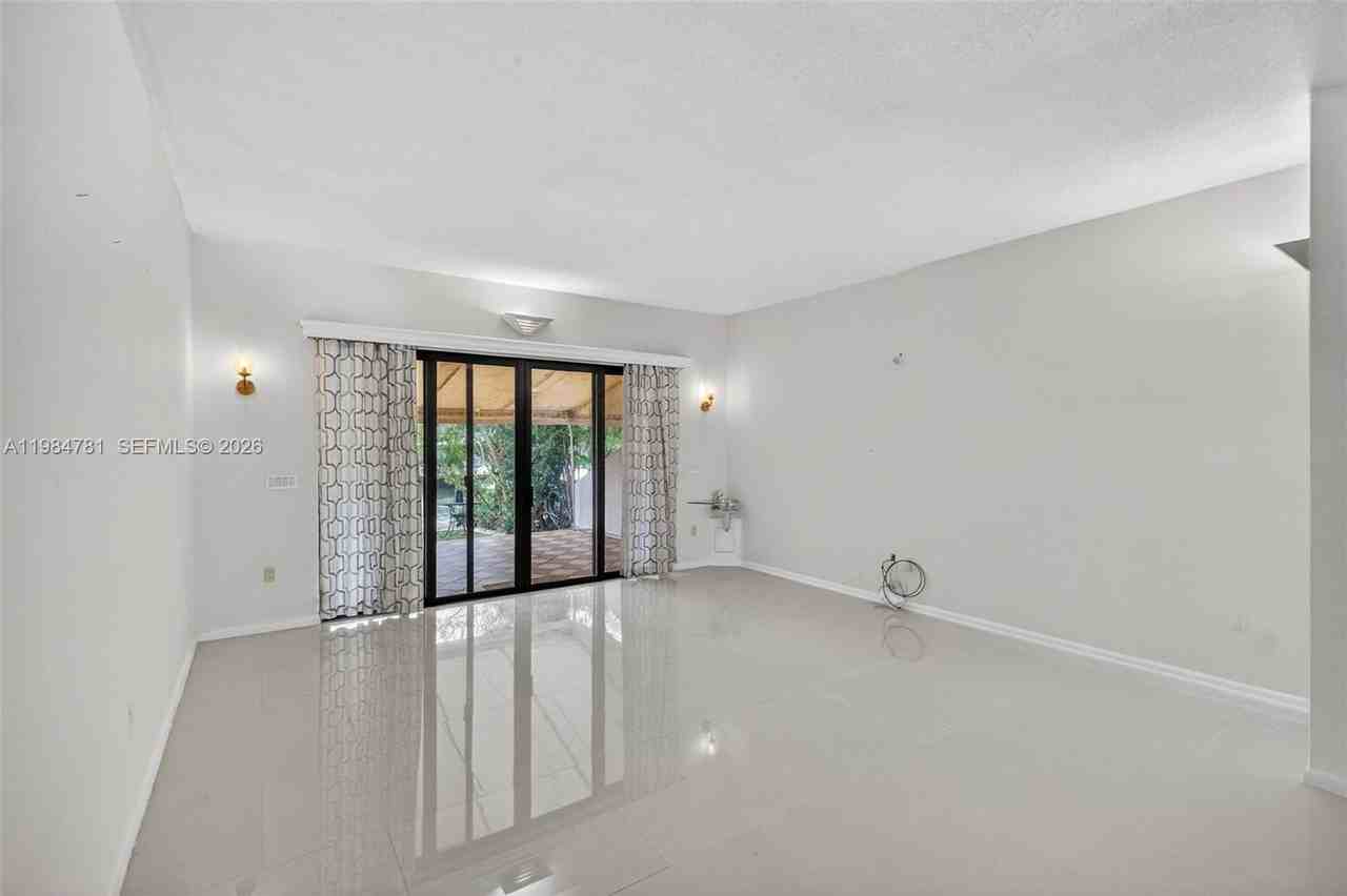 1626 Ne 105th St #1626 - Photo 3 of 26