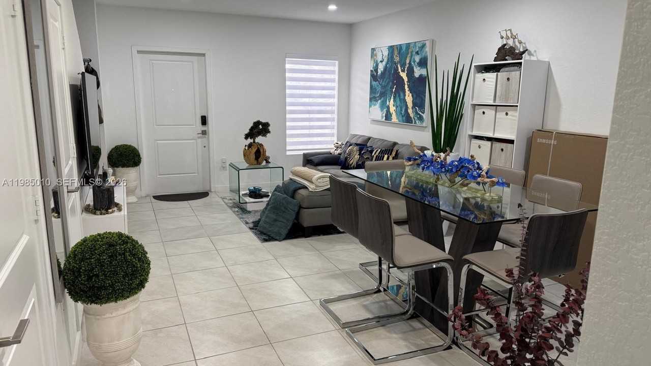 440 Ne 4th Ter #0 - Photo 5 of 23