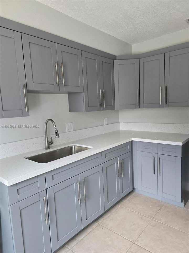 280 Nw 31st Ave #0 - Photo 4 of 20