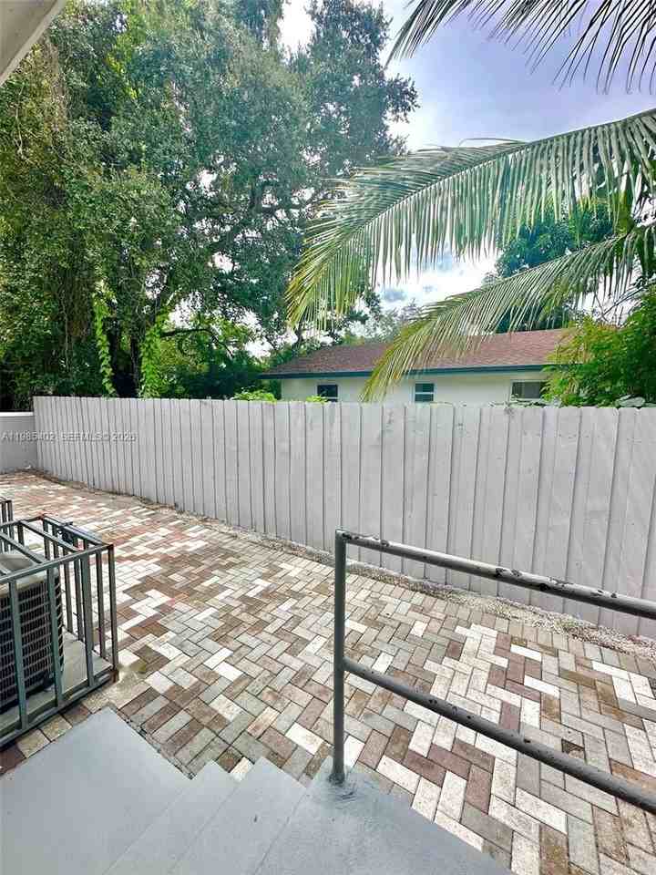 5510 Nw Miami Pl #5510 - Photo 5 of 14
