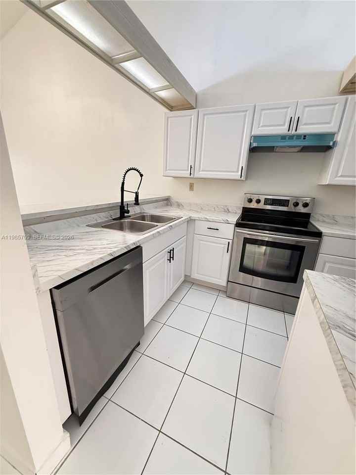 12324 Sw 148th Ter - Photo 5 of 23