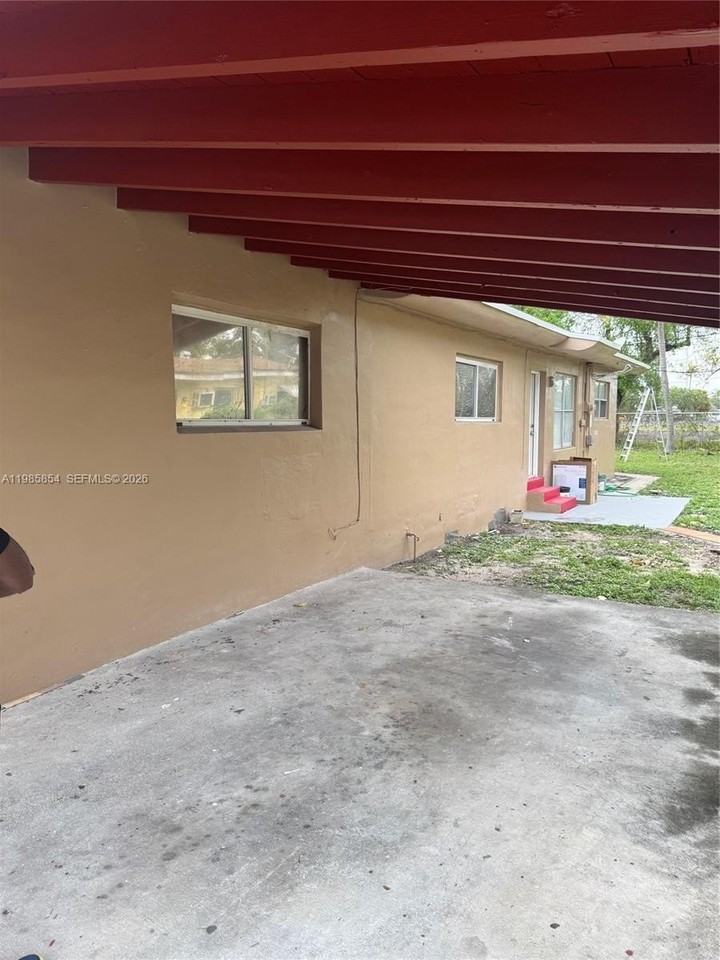 571 Nw 113th St #571 - Photo 3 of 10