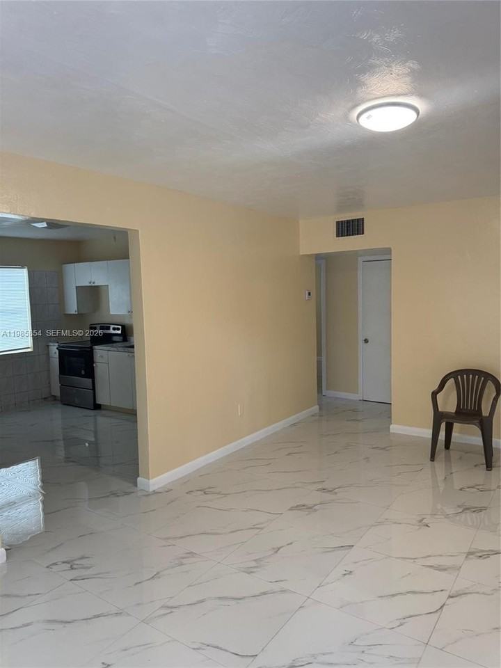 571 Nw 113th St #571 - Photo 4 of 10