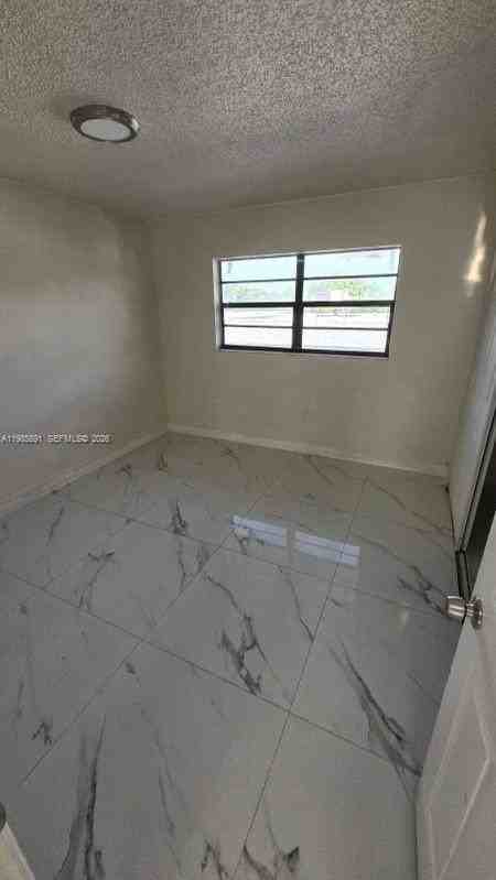 208 Avondale Dr #11 - Photo 3 of 6