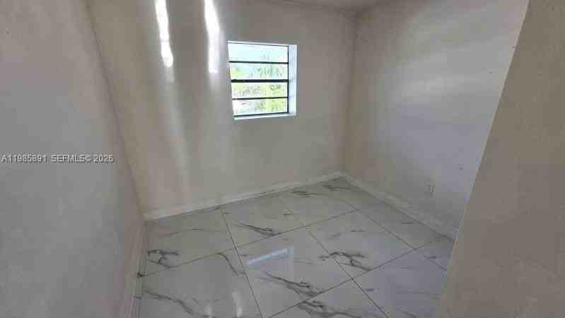208 Avondale Dr #11 - Photo 5 of 6