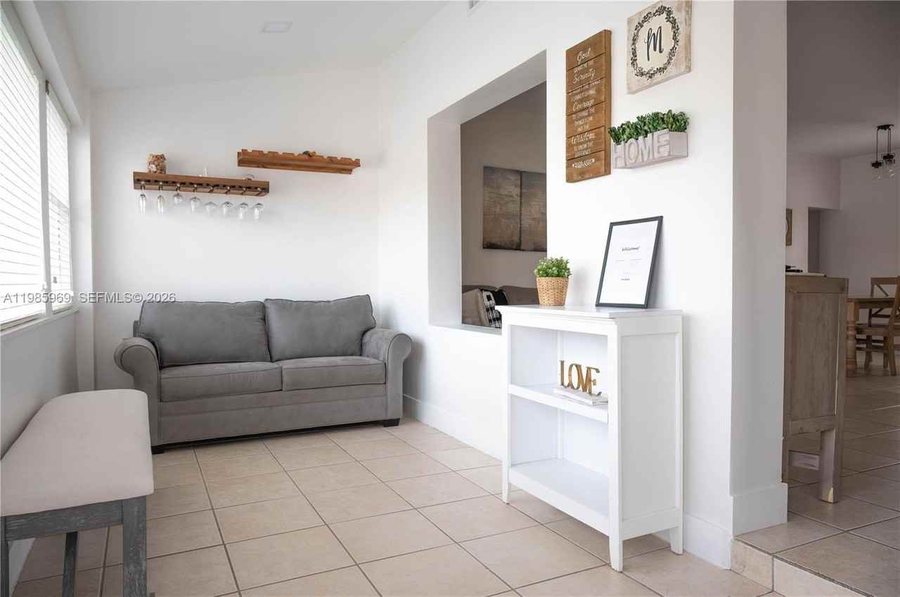 4821 Sw 5th St - Photo 2 of 15