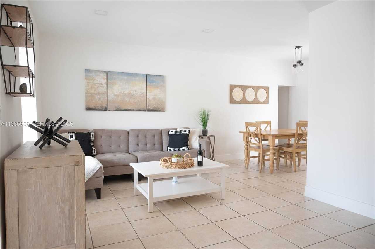 4821 Sw 5th St - Photo 3 of 15