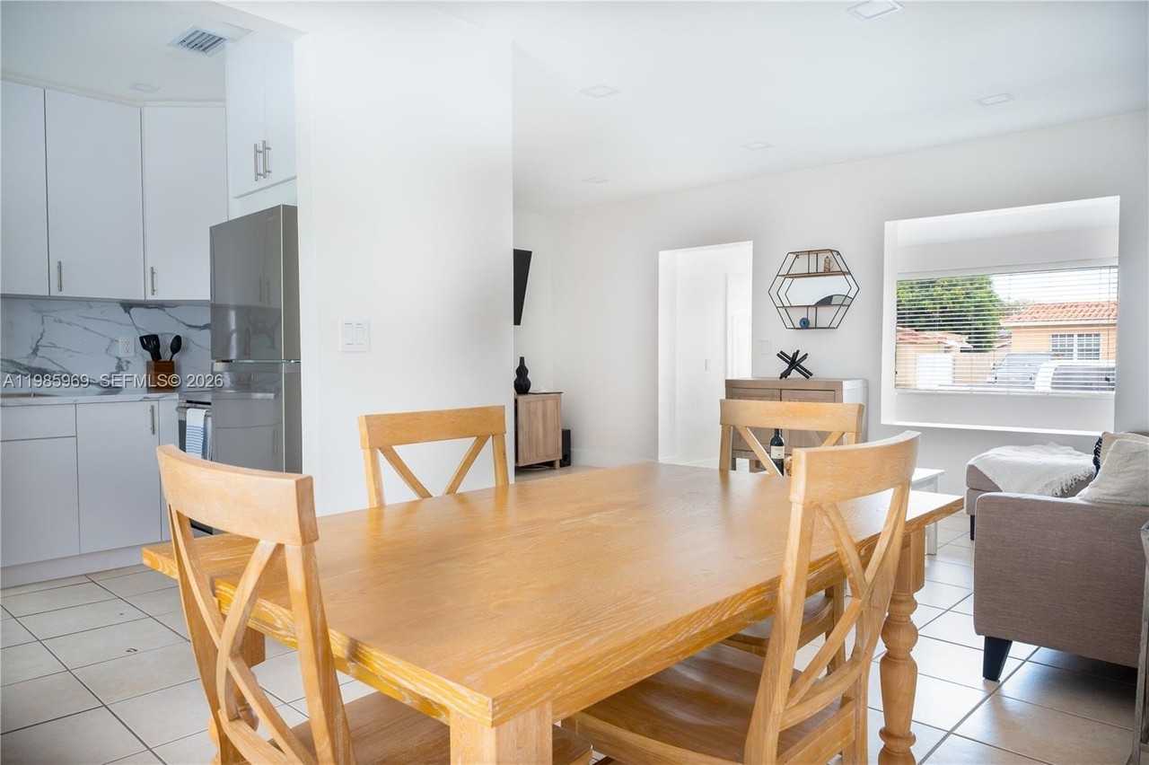 4821 Sw 5th St - Photo 5 of 15