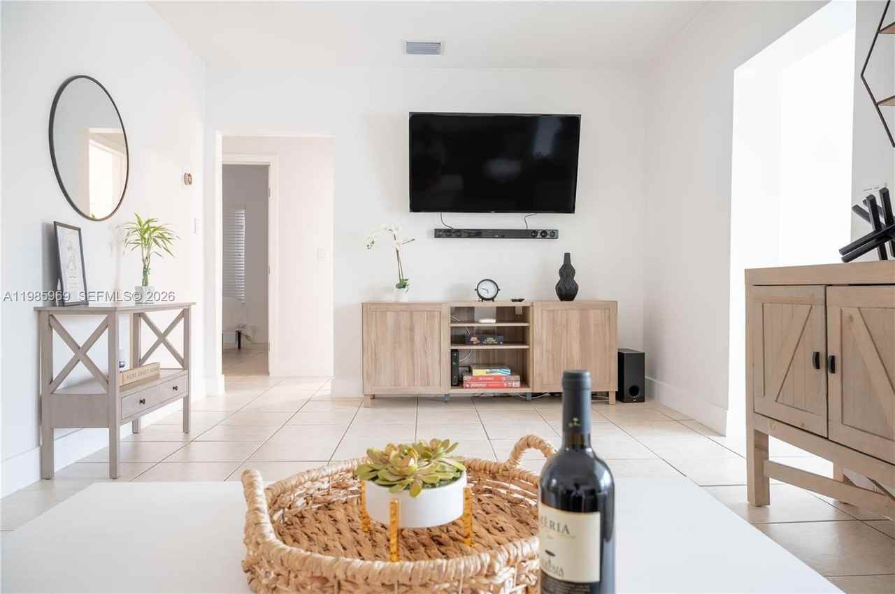 4821 Sw 5th St - Photo 6 of 15