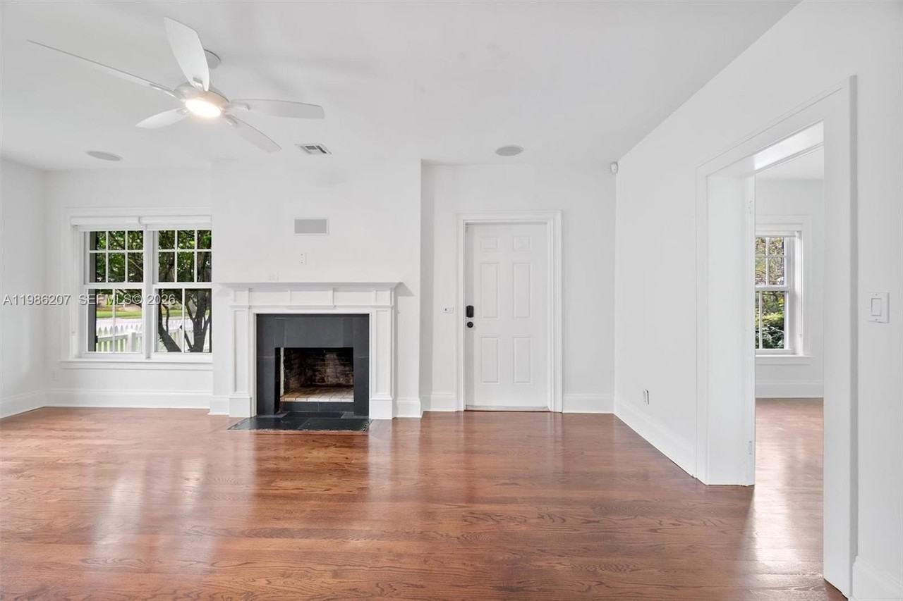 285 Ne 105th St - Photo 6 of 38