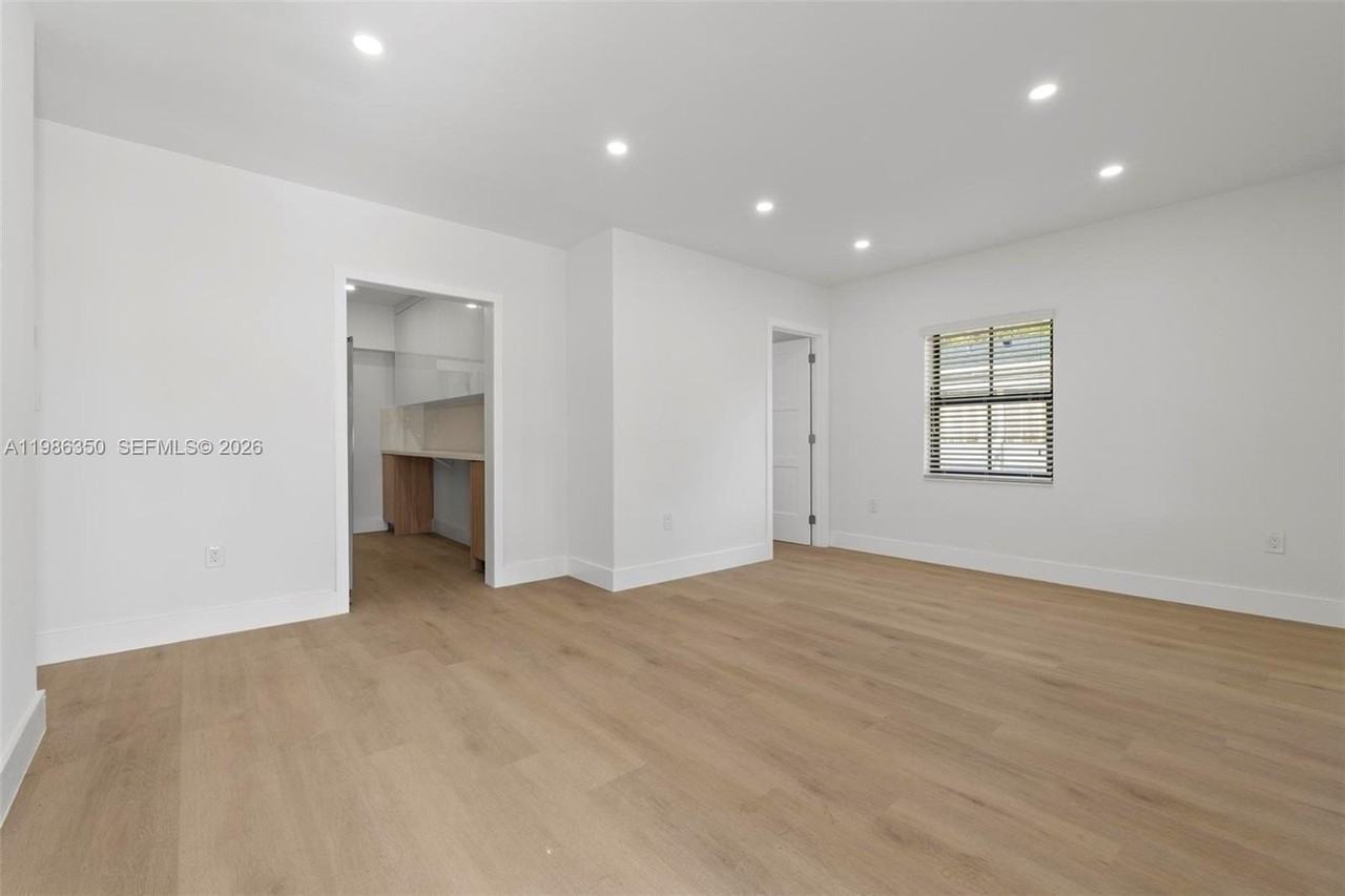 1060 Nw 35th Ct #1060 - Photo 3 of 10