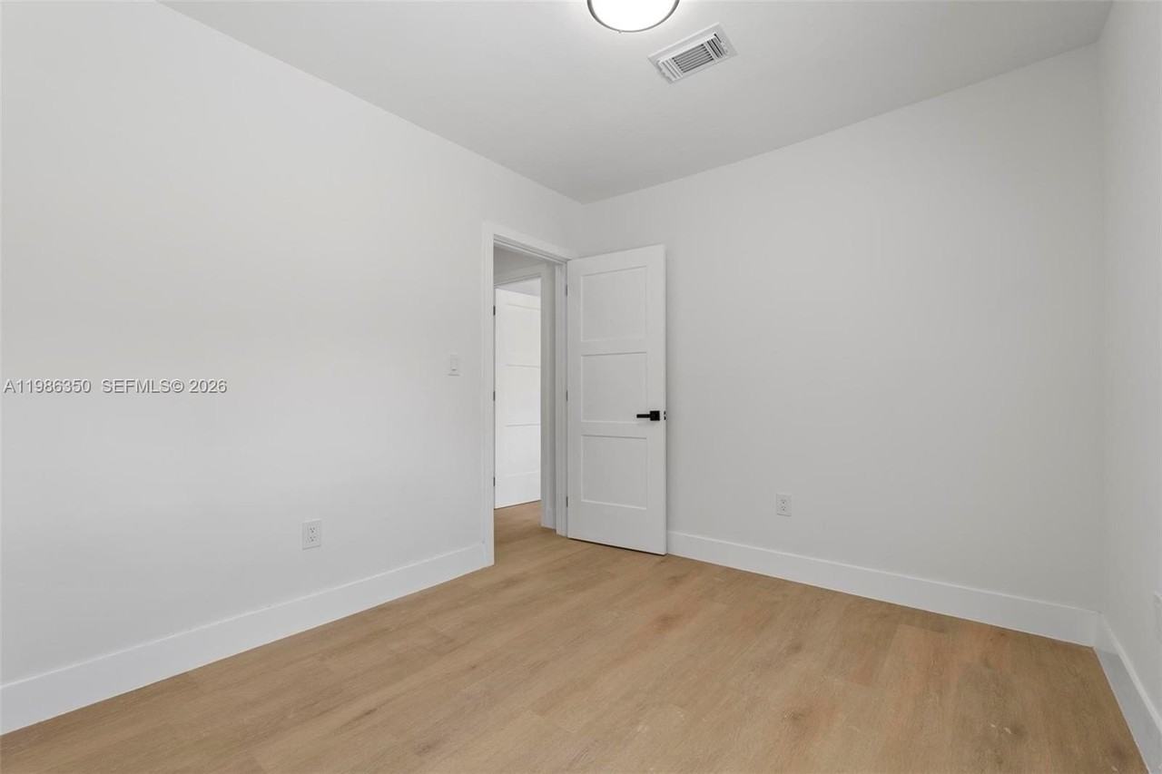 1060 Nw 35th Ct #1060 - Photo 5 of 10